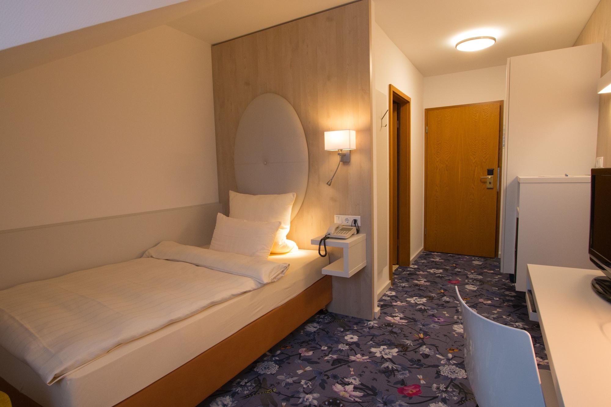 Hotel Zum Loewen Moerfelden-Walldorf Exterior photo