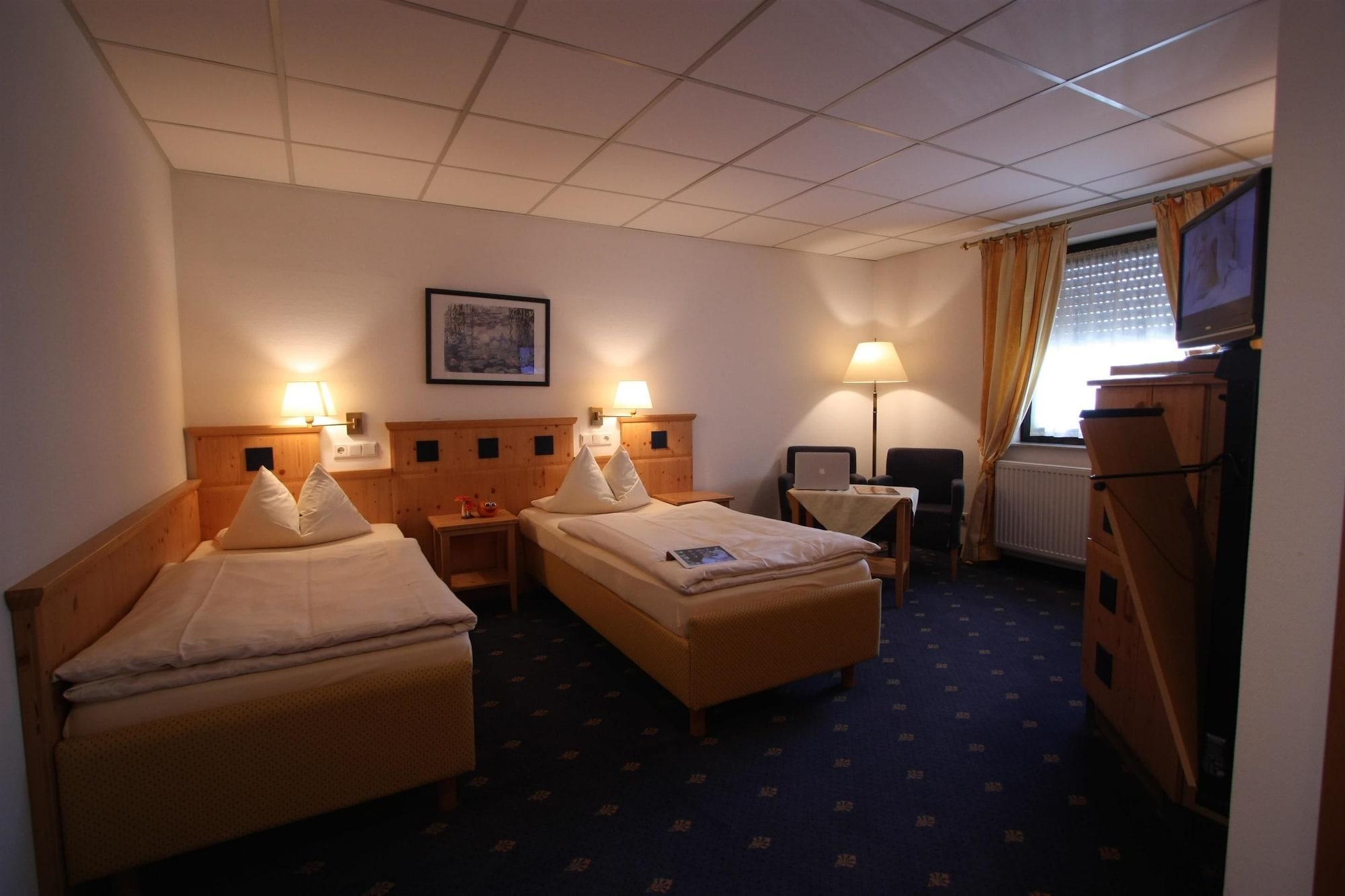 Hotel Zum Loewen Moerfelden-Walldorf Exterior photo