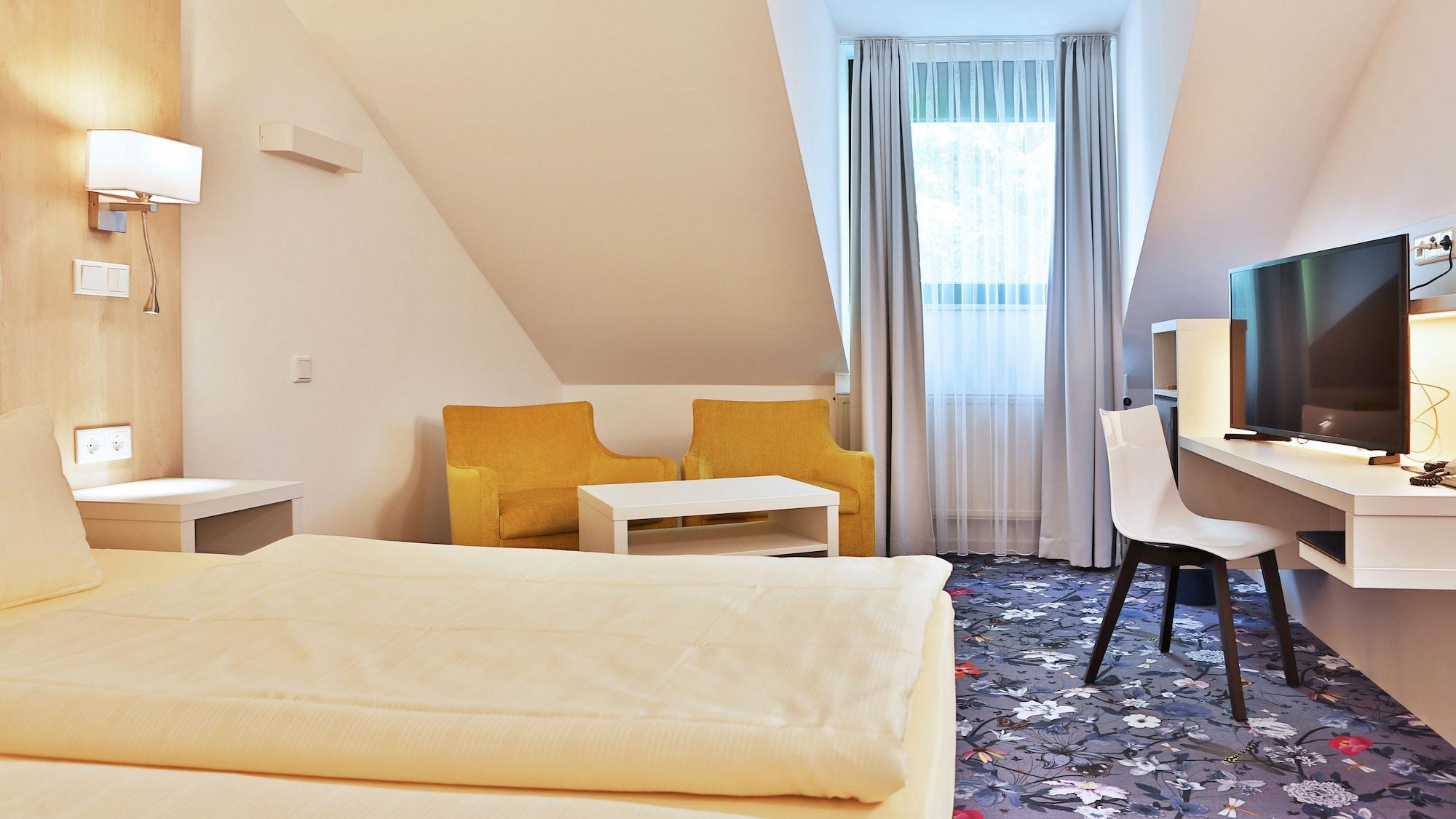 Hotel Zum Loewen Moerfelden-Walldorf Exterior photo